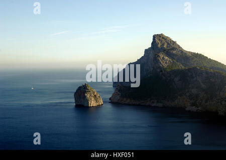 Le paysage et le paysage est impressionnant au côté nord de Majorque où vous trouvez à Cap de Formentor. Du point de vue vous voir bleu de la mer et des terres rocheuses Banque D'Images