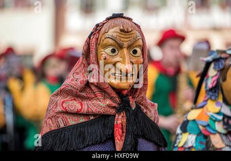 Sorcière sur carnival procession, Big Fasendumzug, Gengenbach, Ortenaukreis, carnaval alémanique, Bade-Wurtemberg, Allemagne Banque D'Images