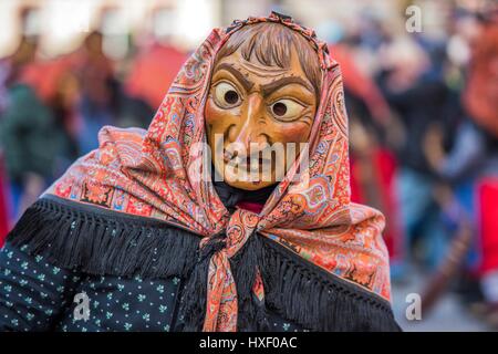 Sorcière sur le défilé de carnaval, Big Fasendumzug, Gengenbach, Ortenaukreis, carnaval alémanique, Bade-Wurtemberg, Allemagne Banque D'Images