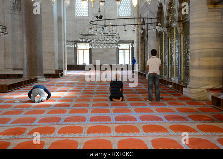 La mosquée impériale ottomane mosquée Bayezid II est situé dans le district de Fatih, à Istanbul. Les ailes sont intégrés dans la salle de prière. Banque D'Images