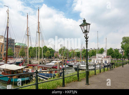 Rotterdam, Pays-Bas - le 18 août 2016 : marina à Rotterdam. Banque D'Images