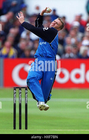 DOMINIC CORK ANGLETERRE & DERBYSHIRE CCC LEEDS HEADINGLEY 17 Juin 2001 Banque D'Images