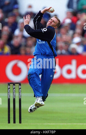 DOMINIC CORK ANGLETERRE & DERBYSHIRE CCC LEEDS HEADINGLEY 17 Juin 2001 Banque D'Images