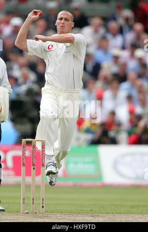 SIMON JONES ANGLETERRE & GLAMORGAN CCC OLD TRAFFORD MANCHESTER 12 Août 2005 Banque D'Images