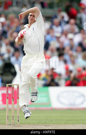 SIMON JONES ANGLETERRE & GLAMORGAN CCC OLD TRAFFORD MANCHESTER 12 Août 2005 Banque D'Images