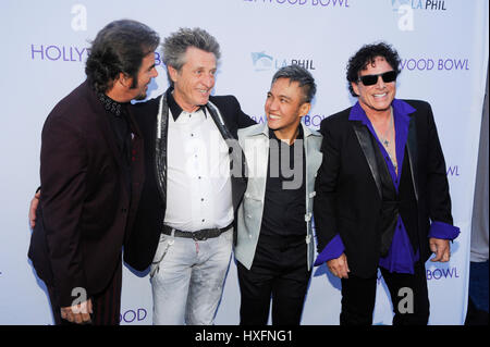 (L-R) Jonathan Cain, Ross Valory, Arnel Pineda et Neal Schon rock band voyage assiste à la soirée d'ouverture de l'Hollywood Bowl avec Voyage sur Juin 20th, 2015 à Hollywood, Californie. Banque D'Images