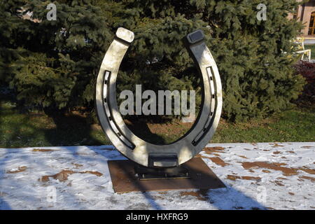 Sculpture d'un fer à cheval. Symbole de chance. Banque D'Images