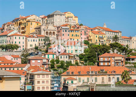 Vieille ville de Porto Maurizio, Imperia Sur la côte ligurienne, au nord ouest de l'Italie. Banque D'Images