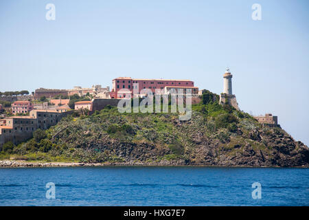 L'Europe, Italie, Toscane, l'île d'Elbe et Portoferraio village, vue avec forte Stella et le phare Banque D'Images