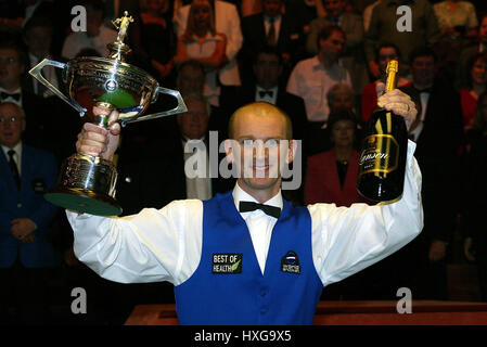 PETER EBDON CHAMPION DU MONDE DE SNOOKER SHEFFIELD 2002 06 mai 2002 Banque D'Images