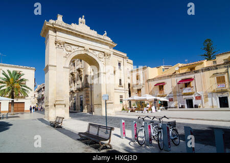 Noto, Italie - 14 septembre 2015 : Porte Royale - l'Arc de Porta Reale de Noto, en Sicile, Italie Banque D'Images