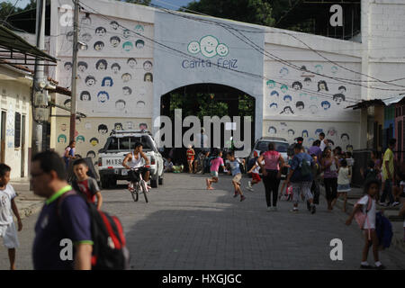 Granada et Leon les rues de la ville sont remplis avec les gens qui vivent leur vie au Nicaragua Banque D'Images