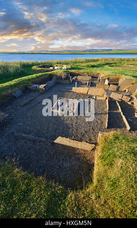 Le fort d'appoint et d'un des harth 8 maisons de l'époque néolithique Règlement Barnhouse site archéologique, vers 3000 avant J.-C., le Loch d'Harray, Orkn Banque D'Images