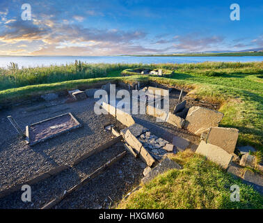 Le fort d'appoint et d'un des harth 8 maisons de l'époque néolithique Règlement Barnhouse site archéologique, vers 3000 avant J.-C., le Loch d'Harray, Orkn Banque D'Images