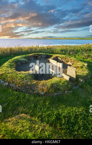 Le fort d'appoint et d'un des harth 8 maisons de l'époque néolithique Règlement Barnhouse site archéologique, vers 3000 avant J.-C., le Loch d'Harray, Orkn Banque D'Images