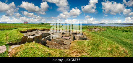 Le fort d'appoint et d'un des harth 8 maisons de l'époque néolithique Règlement Barnhouse site archéologique, vers 3000 avant J.-C., le Loch d'Harray, Orkn Banque D'Images