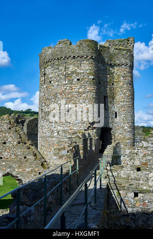 Ruines de l'intérieur de la cité médiévale, château de Kidwelly Norman, Kidwelly Carmarthenshire, Pays de Galles. Banque D'Images