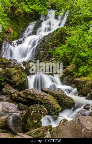 Torc Waterfall, dans le Parc National de Killarney, comté de Kerry, Irlande Banque D'Images