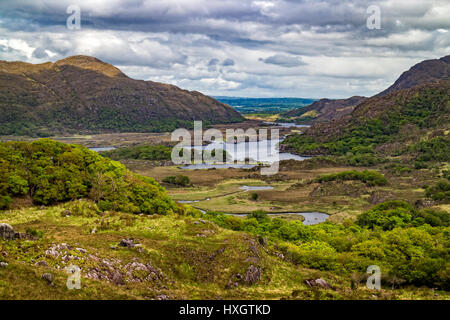 Upper Lake dans le Parc National de Killarney, vue de la Ladies View à l'Anneau du Kerry, comté de Kerry, Irlande Banque D'Images
