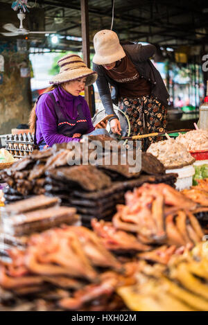 Psar Nat, le marché central, la ville de Battambang, la province de Battambang, Cambodge, Asie Banque D'Images