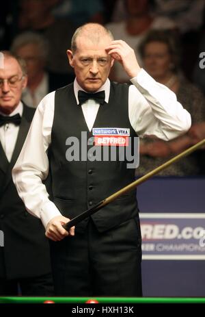 STEVE DAVIS ANGLETERRE ANGLETERRE ANGLETERRE SHEFFIELD CRUCIBLE LE 19 AVRIL 2010 Banque D'Images