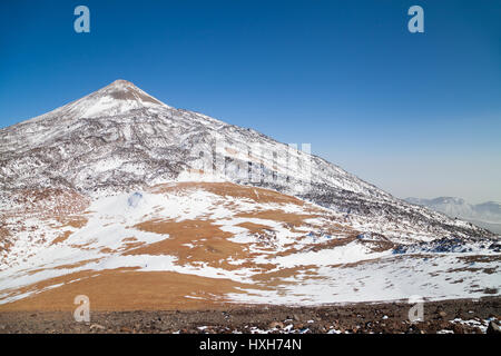 En regardant vers le volcan de Teide à partir de Pico Viejo sur Tenerife Banque D'Images