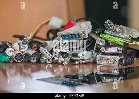 Plusieurs connecteurs audio et vidéo, hdmi, usb, rca,... Banque D'Images
