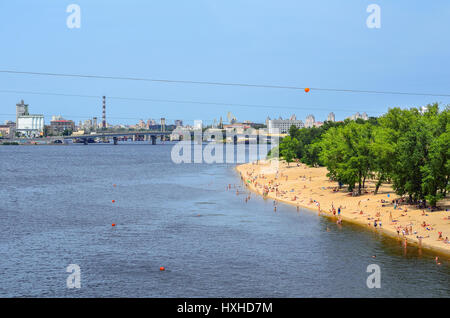 Vue de Kiev à partir d'un pont sur le Dniepr. L'Ukraine Banque D'Images