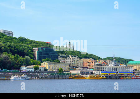 Vue de Kiev à partir d'un pont sur le Dniepr. L'Ukraine Banque D'Images