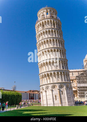 S’appuyant sur Pise Banque D'Images