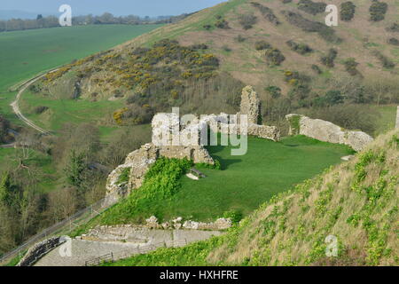 La vue depuis le château de Corfe dans Dorset sur un matin de printemps Banque D'Images