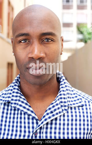 Close up portrait of bald african american man Banque D'Images