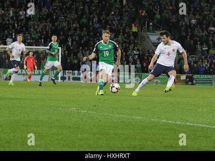 Stade national de football à Windsor Park, Belfast. 26 mars 2017. Qualification de la Coupe du Monde 2018 - Irlande du Nord 2 Norvège 0. L'Irlande du Nord Jamie Ward (19) en action. Banque D'Images