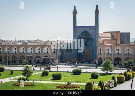 Naqsh-e Jahan Square (Place Imam, formlerly Shah Square) au centre d'Isfahan en Iran. Voir avec la mosquée d'Imam (anciennement Shah Mosquée) Banque D'Images