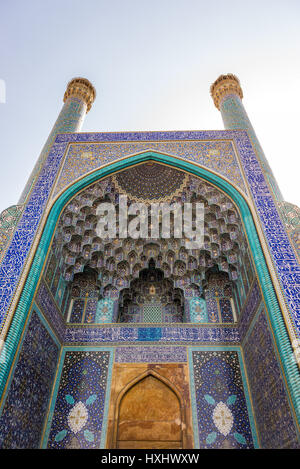 Iwan et les minarets de la Mosquée Shah (également connu sous le nom de la mosquée d'Imam) à la place Naghsh-e Jahan à Isfahan en Iran Banque D'Images