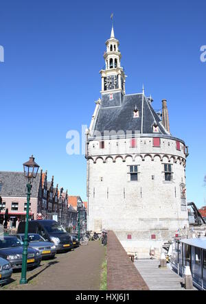 16e siècle Hoofdtoren ('Main Tower), dernier vestige de la muraille qui entoure la vieille ville de Hoorn, Hollande du Nord, Pays-Bas. Banque D'Images