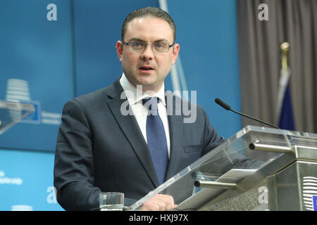 Bruxelles, Belgique. Mar 28, 2017. Conférence de presse du ministre de la Justice et le commissaire Malte Owen Bonnici Vera Jourova au Conseil européen. Credit : Leo Cavallo/Alamy Live News Banque D'Images