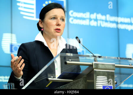 Bruxelles, Belgique. Mar 28, 2017. Conférence de presse du ministre de la Justice et le commissaire Malte Owen Bonnici Vera Jourova au Conseil européen. Credit : Leo Cavallo/Alamy Live News Banque D'Images