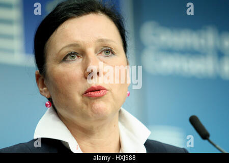 Bruxelles, Belgique. Mar 28, 2017. Conférence de presse du ministre de la Justice et le commissaire Malte Owen Bonnici Vera Jourova au Conseil européen. Credit : Leo Cavallo/Alamy Live News Banque D'Images