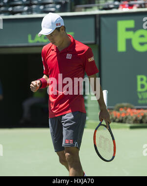 Miami, Floride, USA. Mar 28, 2017. Kei Nishikori (JPN) en action ici, va à l'encontre de Federico Delbonis (ARG) 63, 46, 63 à la 2017 Open de Miami à Key Biscayne, Floride. Crédit : Andrew Patron/ZUMA/Alamy Fil Live News Banque D'Images