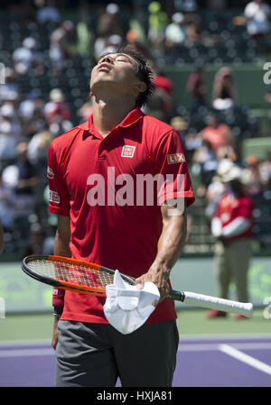 Miami, Floride, USA. Mar 28, 2017. Kei Nishikori (JPN) en action ici, va à l'encontre de Federico Delbonis (ARG) 63, 46, 63 à la 2017 Open de Miami à Key Biscayne, Floride. Crédit : Andrew Patron/ZUMA/Alamy Fil Live News Banque D'Images