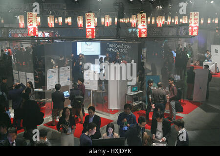 Tokyo, Japon. Mar 29, 2017. Personnes participent à la première journée de Slush Tokyo 2017 event le 29 mars 2017, Tokyo, Japon. Les 2 jours de l'événement dispose d'entrepreneurs en partageant leurs histoires et qui présentent leurs produits et services à Tokyo Big Sight. Credit : Rodrigo Reyes Marin/AFLO/Alamy Live News Banque D'Images