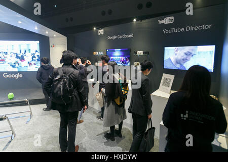 Tokyo, Japon. Mar 29, 2017. Personnes participent à la première journée de Slush Tokyo 2017 event le 29 mars 2017, Tokyo, Japon. Les 2 jours de l'événement dispose d'entrepreneurs en partageant leurs histoires et qui présentent leurs produits et services à Tokyo Big Sight. Credit : Rodrigo Reyes Marin/AFLO/Alamy Live News Banque D'Images