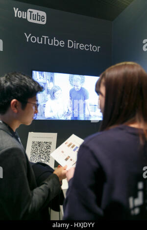 Tokyo, Japon. Mar 29, 2017. Personnes participent à la première journée de Slush Tokyo 2017 event le 29 mars 2017, Tokyo, Japon. Les 2 jours de l'événement dispose d'entrepreneurs en partageant leurs histoires et qui présentent leurs produits et services à Tokyo Big Sight. Credit : Rodrigo Reyes Marin/AFLO/Alamy Live News Banque D'Images