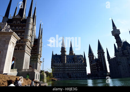 Shijiazhuang, Shijiazhuang, Chine. Mar 28, 2017. Shijiazhuang, CHINE-Mars 26 2017 : (usage éditorial uniquement. Chine).Les bâtiments de l'Académie des beaux-arts de Hebei à Poudlard comme 'Château' devenu célèbre à Shijiazhuang, Chine du Nord, Province de Hebei, Mars 26th, 2017. Crédit : SIPA Asie/ZUMA/Alamy Fil Live News Banque D'Images