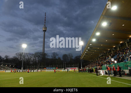 Une vue sur le terrain et se tient en avant de la Men's U21 football match international entre l'Allemagne et le Portugal dans le stade de Gazi à Stuttgart, Allemagne, 28 mars 2017. Photo : Deniz Calagan/dpa Banque D'Images