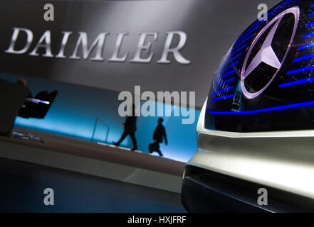 Berlin, Allemagne. Mar 29, 2017. Les membres du conseil d'administration de Daimler AG arrivent à l'assemblée générale de l'entreprise à Berlin, Allemagne, 29 mars 2017. Photo : Soeren Stache/dpa/Alamy Live News Banque D'Images