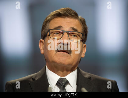 Berlin, Allemagne. Mar 29, 2017. Manfred Bischoff, président du conseil d'administration de DaimlerChrysler AG, à l'assemblée générale de Daimler à Berlin, Allemagne, 29 mars 2017. Photo : Soeren Stache/dpa/Alamy Live News Banque D'Images