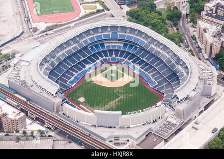 Yankee Stadium vue aérienne pendant la journée, New York, USA Banque D'Images