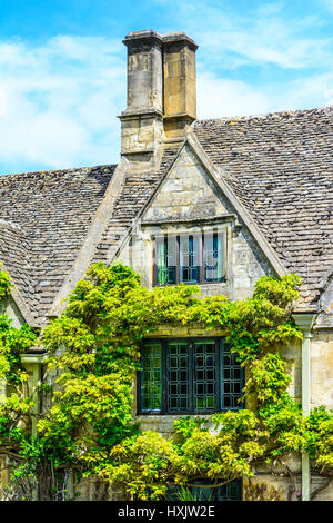 Vieille maison à Burford, Angleterre Banque D'Images